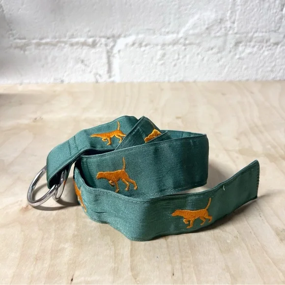 Vineyard Vines D-ring Green Belt with Orange Embroidered Dog Motifs Sz L EUC - Picture 3 of 8